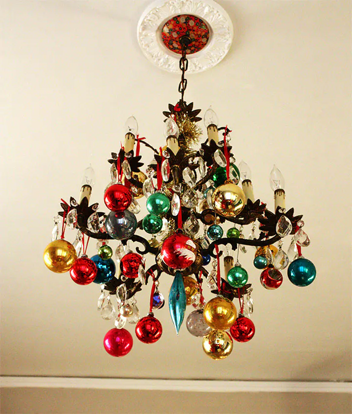 40+ Stunning Christmas Chandeliers