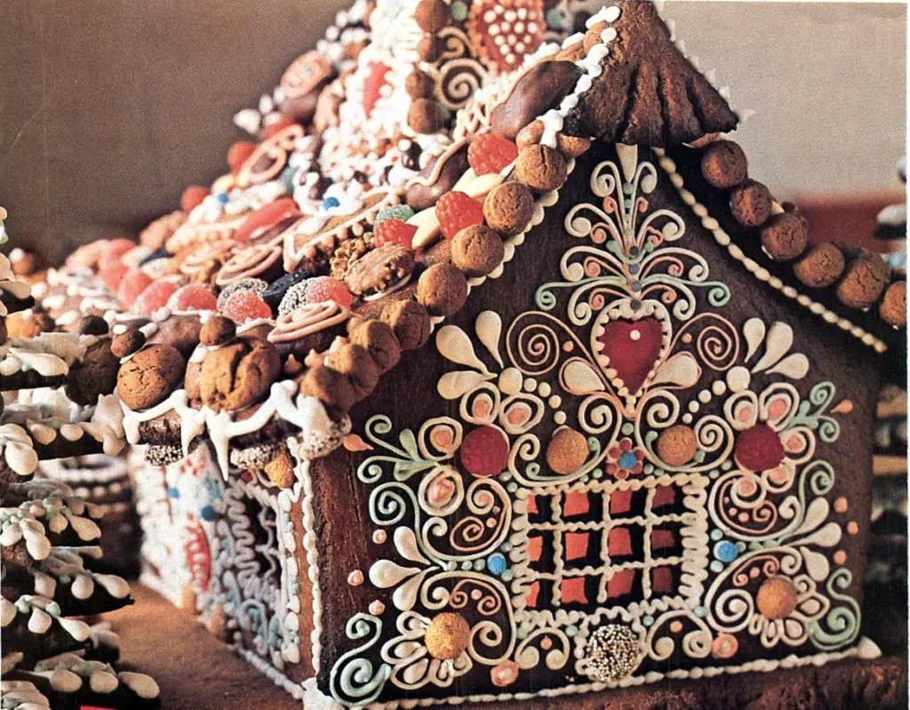 Country Cottage Gingerbread House