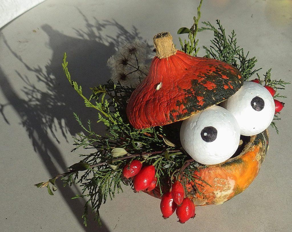 Halloween Pumpkin Carving Ideas | Pooping Eyeballs