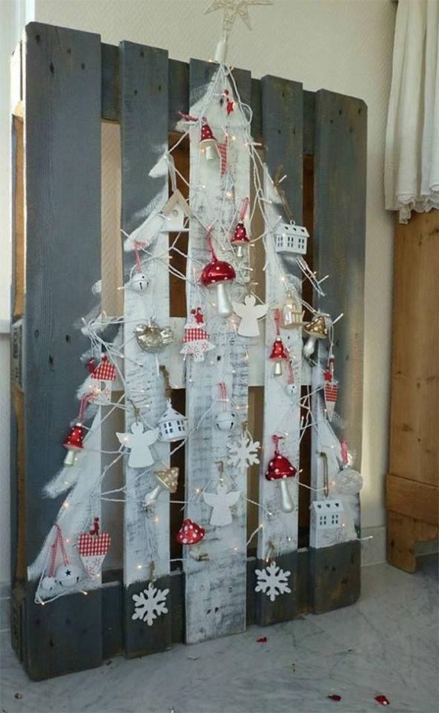 The Painted Pallet Christmas Tree