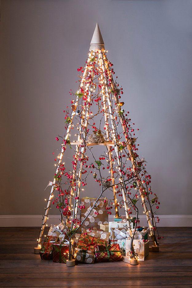 Wood & Berries Christmas Tree