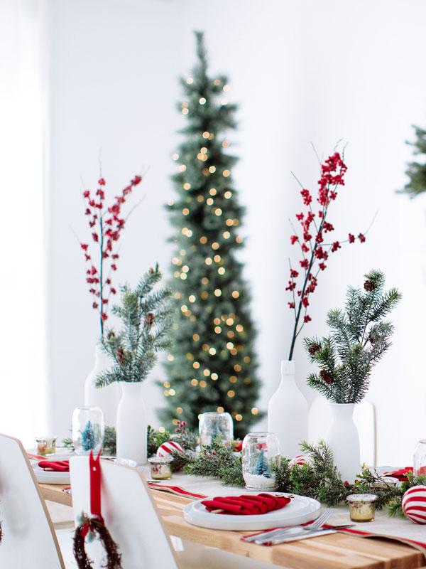 Red & White Christmas Table Setting