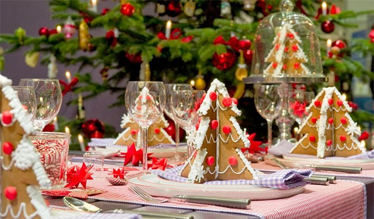 Gingerbread Tree Christmas Table Setting