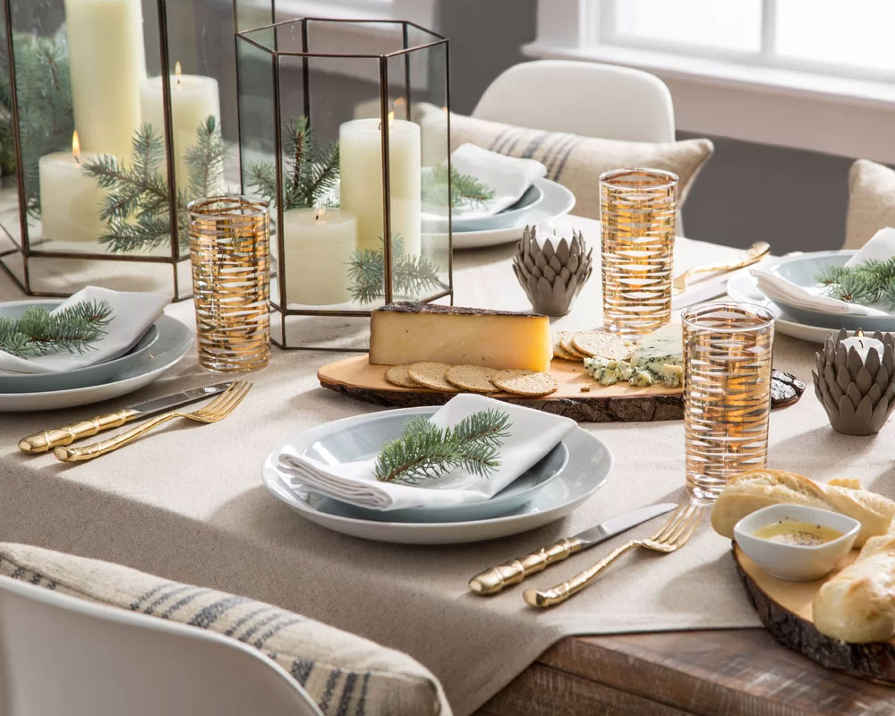 Simply Sophisticated Christmas Table Setting