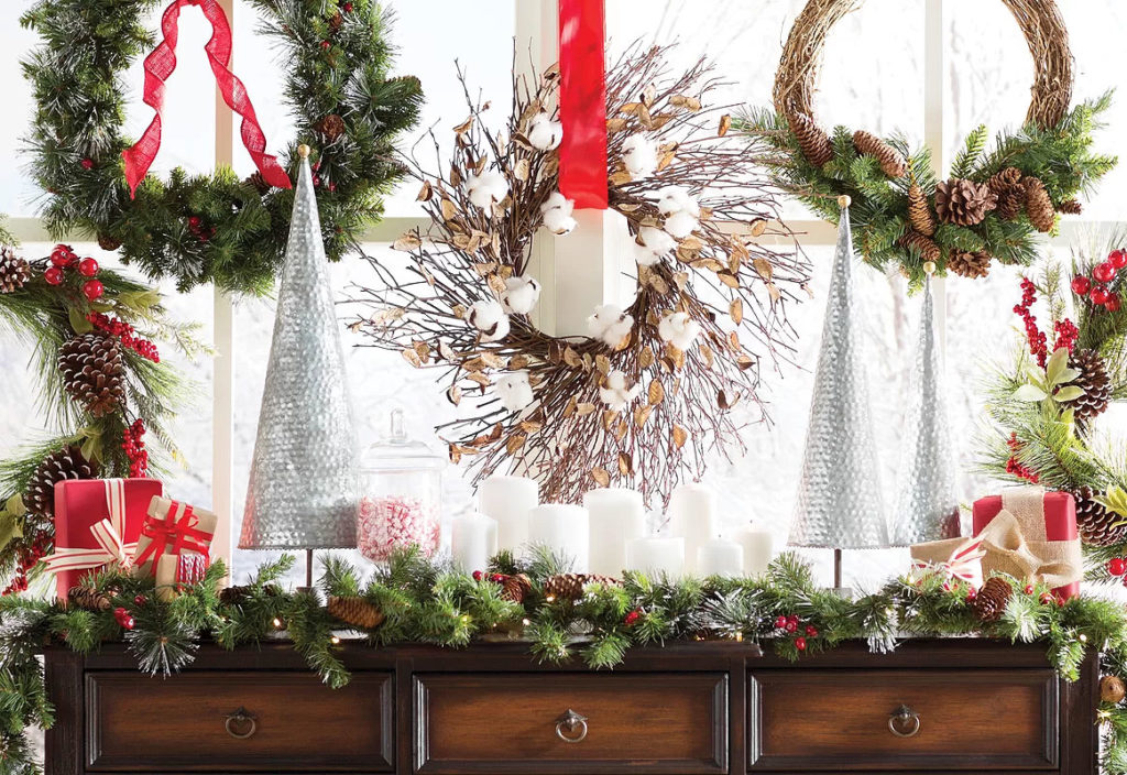 Christmas Hall Tables & Festive Foyer Decor Ideas | Art & Home