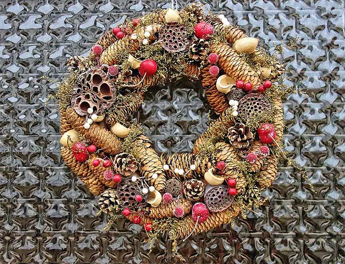 DIY Pine Cone Wreath