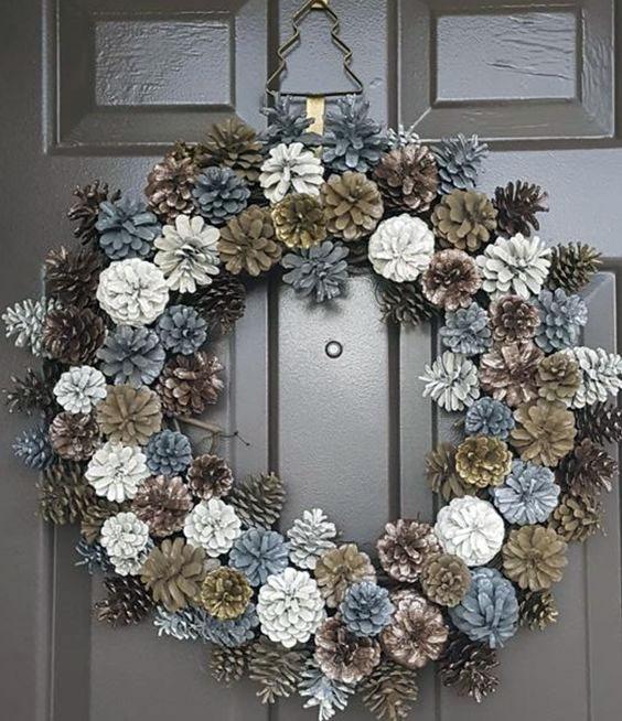 Frosty Pinecones DIY Christmas Wreath