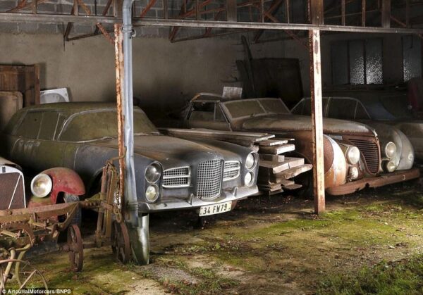 Abandoned Cars & Trucks - The Beauty of Decay | Art & Home