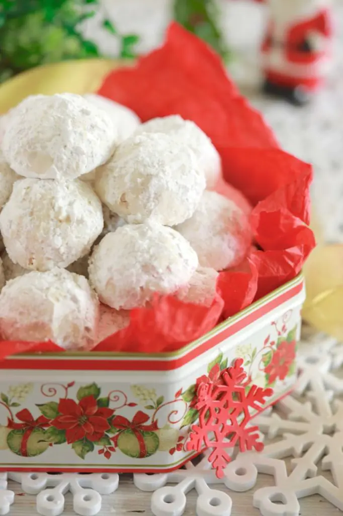 Best Christmas Snowball Cookies