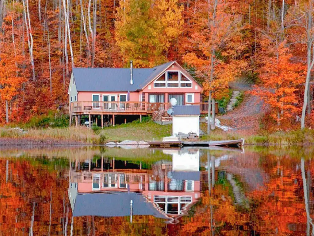 Canadian Slang - What does "Cottage" Mean?