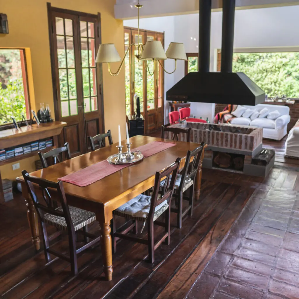 Farmhouse Dining Room Decor Idea