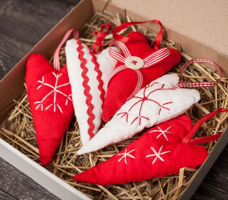 Elongated Hearts DIY Christmas Decor