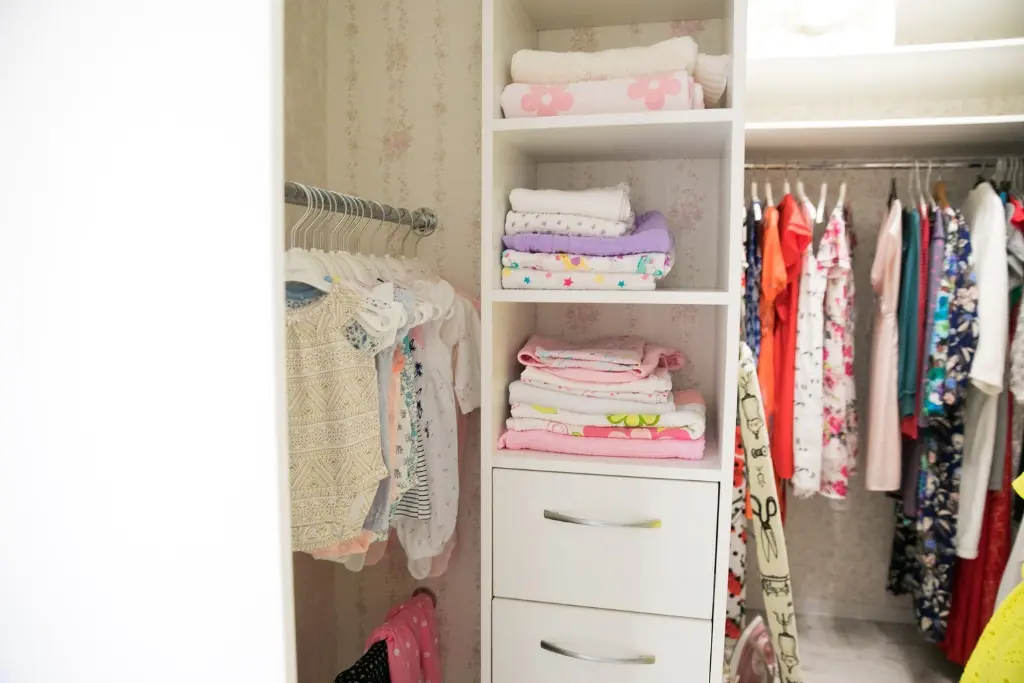 Childrens Bedroom Closet Organization